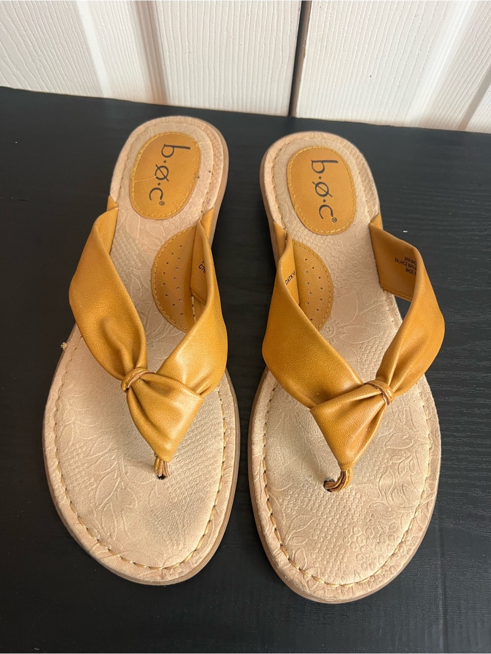 BOC Born Yellow Tan Thong Sandals leather knot.